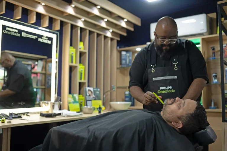 Ação Phillips One Blade - Ativação com demonstração